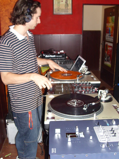 DJ LOWA.JPG
